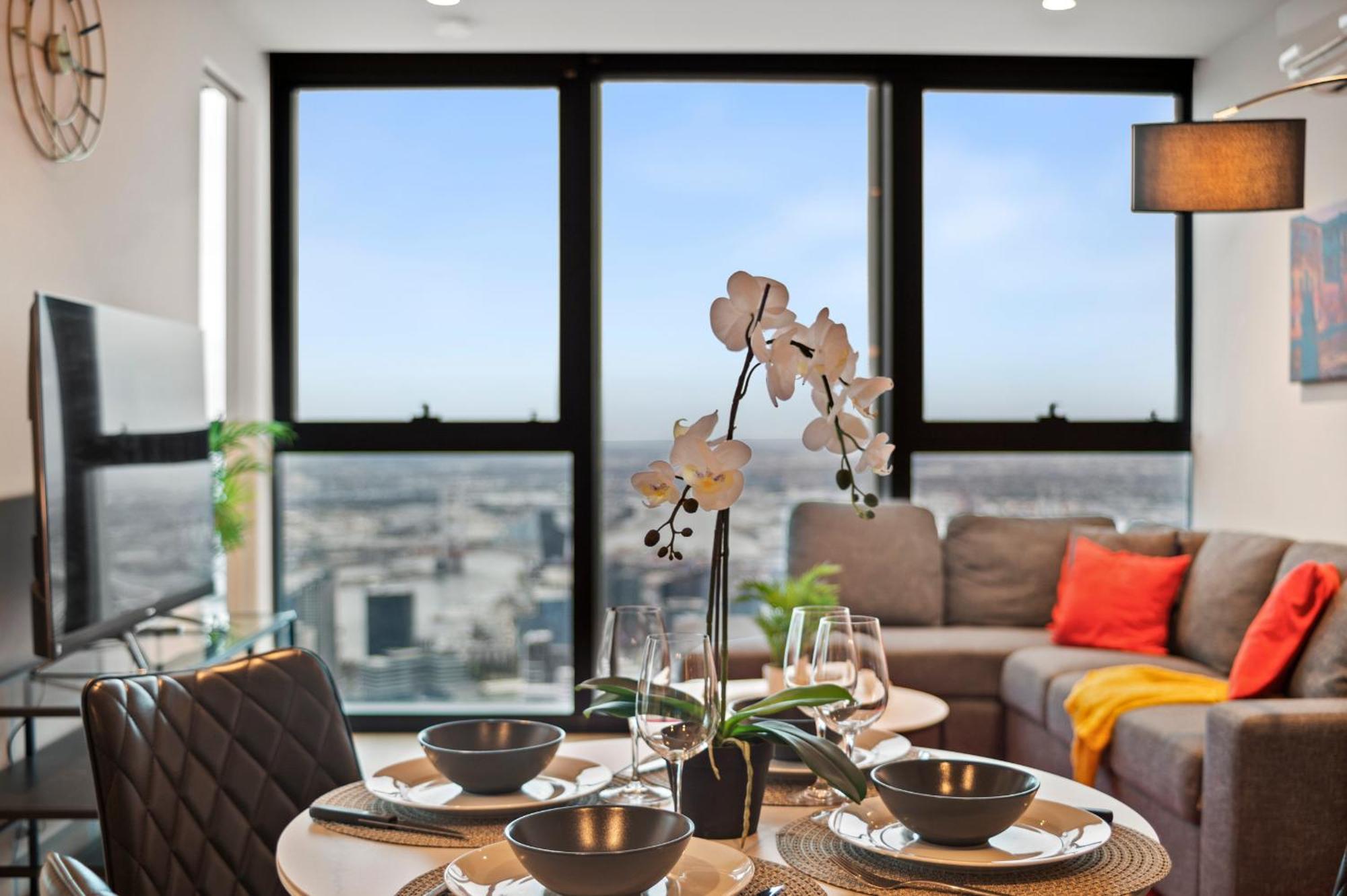 Gorgeous Views 71st Floor 3br With Pool And Gym Melbourne